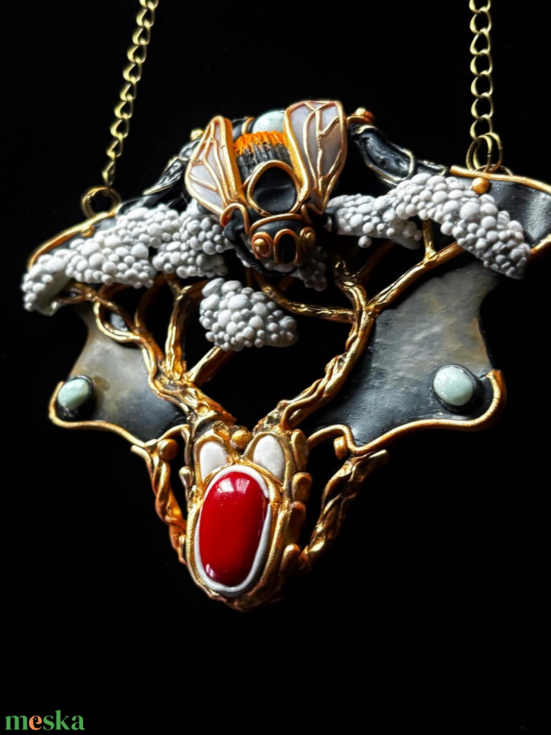 Méhecskés nyaklánc - ékszer - nyaklánc - medálos nyaklánc - Meska.hu