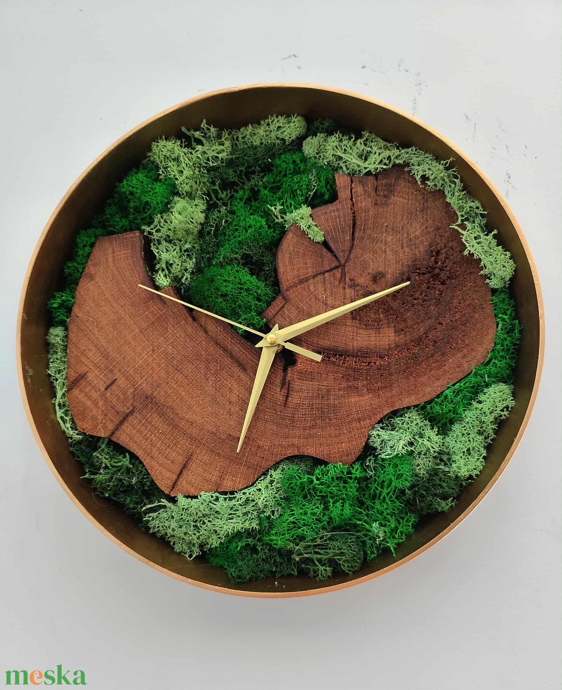 Fali óra fém kerettel stabilizált mohával - otthon & életmód - dekoráció - fali és függő dekoráció - falióra & óra - Meska.hu
