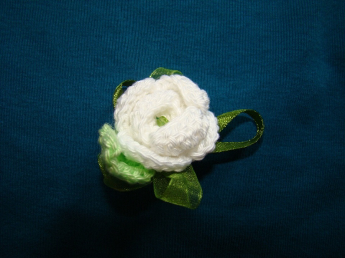 romantikus horgolt rózsa kitűző -  - Meska.hu