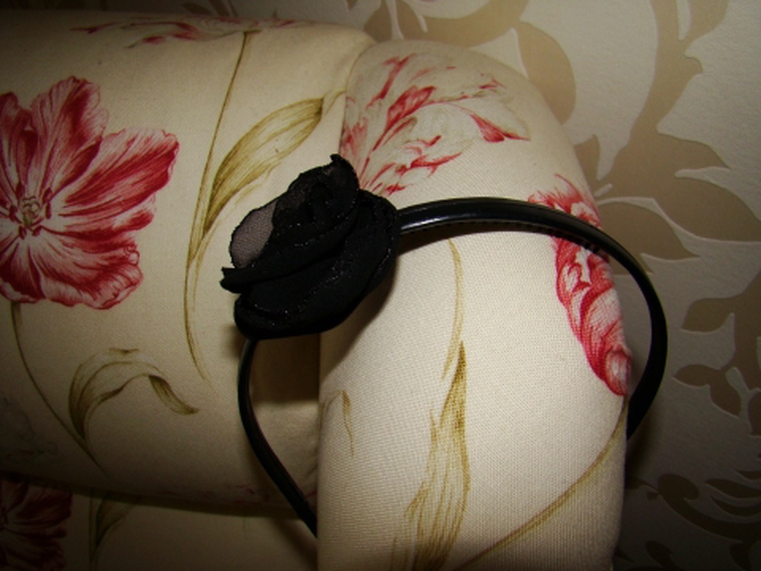 Habrózsás műanyag fekete hajráf  -  - Meska.hu