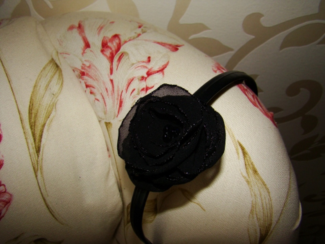 Habrózsás műanyag fekete hajráf  -  - Meska.hu