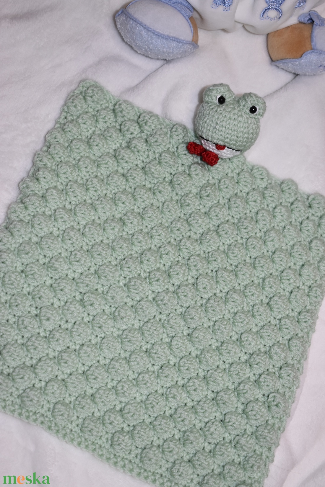 Horgolt béka szundi kendő  ,babaköszöntő ajándék  - játék & sport - 3 éves kor alattiaknak - alvóka & rongyi - Meska.hu