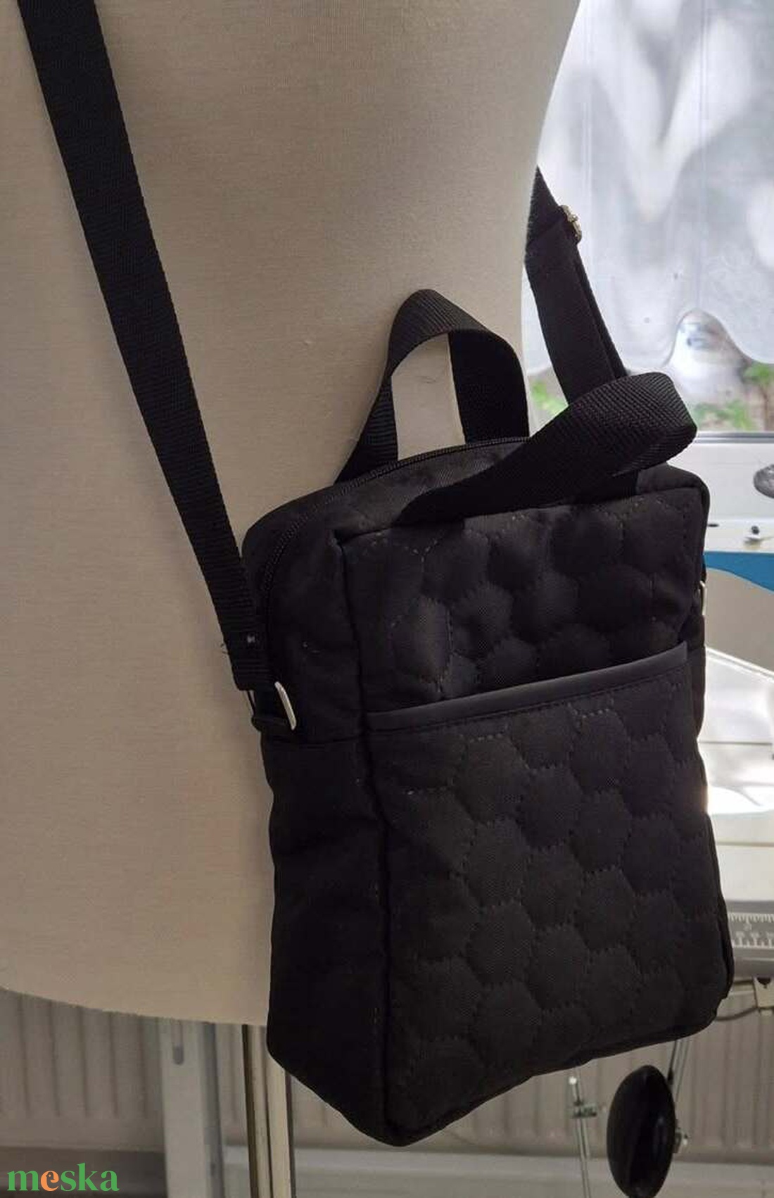 fekete kistáska/ crossbody - táska & tok - kézitáska & válltáska - vállon átvethető táska - Meska.hu