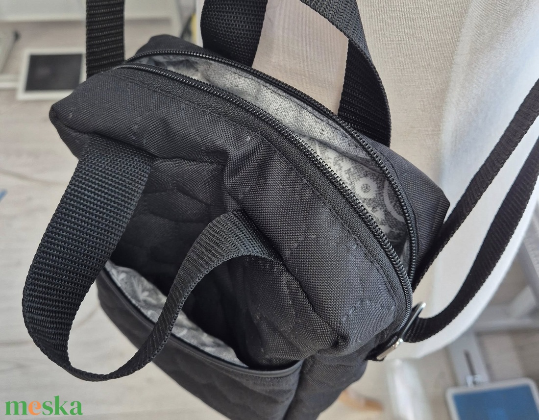 fekete kistáska/ crossbody - táska & tok - kézitáska & válltáska - vállon átvethető táska - Meska.hu