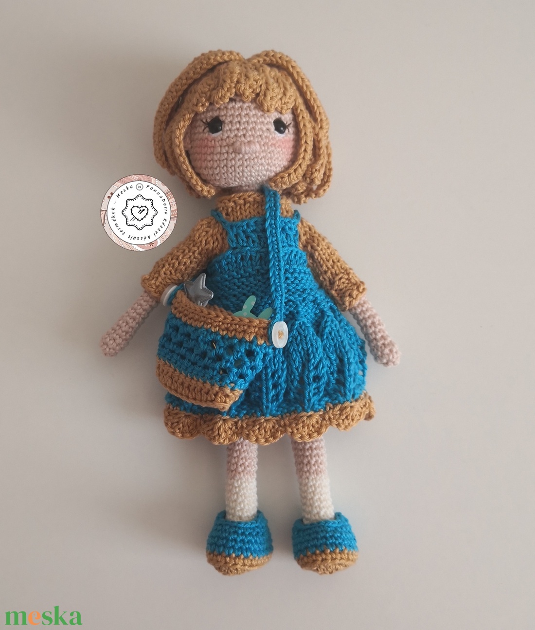 Horgolt baba, öltöztethető amigurumi kislány figura levehető kötött ruhával és cipővel, játék dekoráció - játék & sport - baba & babaház - öltöztethető baba - Meska.hu Horgolt baba, öltöztethető amigurumi kislány figura levehető kötött ruhával és cipővel, játék dekoráció - játék & sport - baba & babaház - öltöztethető baba - Meska.hu
