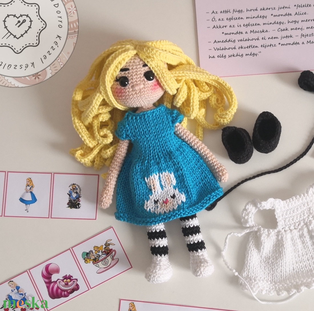 Alice csodaországban horgolt, öltöztethető amigurumi hosszúhajú kislány baba, levehető ruhával, cipővel, játék dekoráció - játék & sport - baba & babaház - öltöztethető baba - Meska.hu