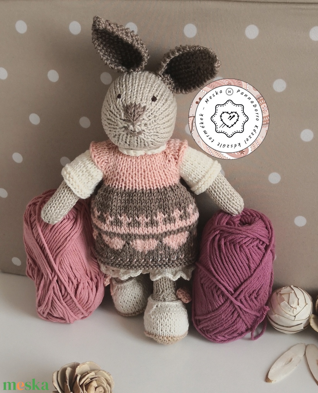 Nyuszi amigurumi figura, öltöztethető kötött nyuszika baba ruházattal, természetes anyagból készült játék és dekoráció - játék & sport - baba & babaház - öltöztethető baba - Meska.hu