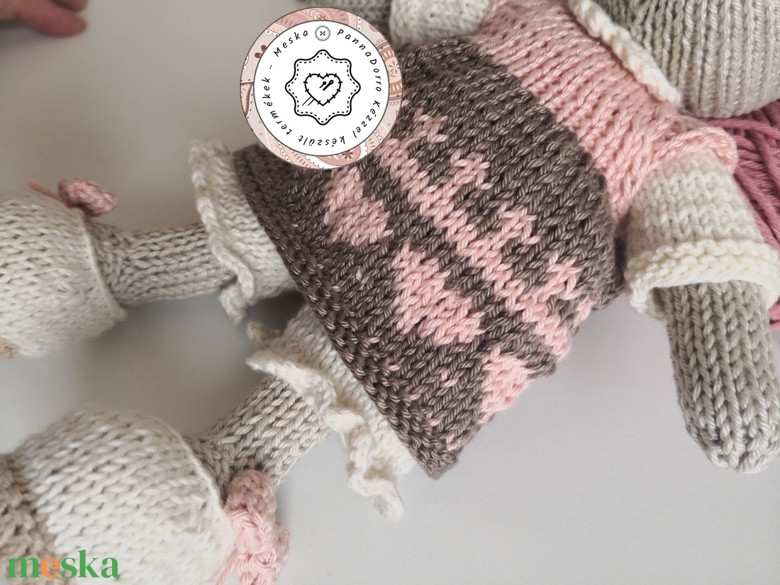 Nyuszi amigurumi figura, öltöztethető kötött nyuszika baba ruházattal, természetes anyagból készült játék és dekoráció - játék & sport - baba & babaház - öltöztethető baba - Meska.hu