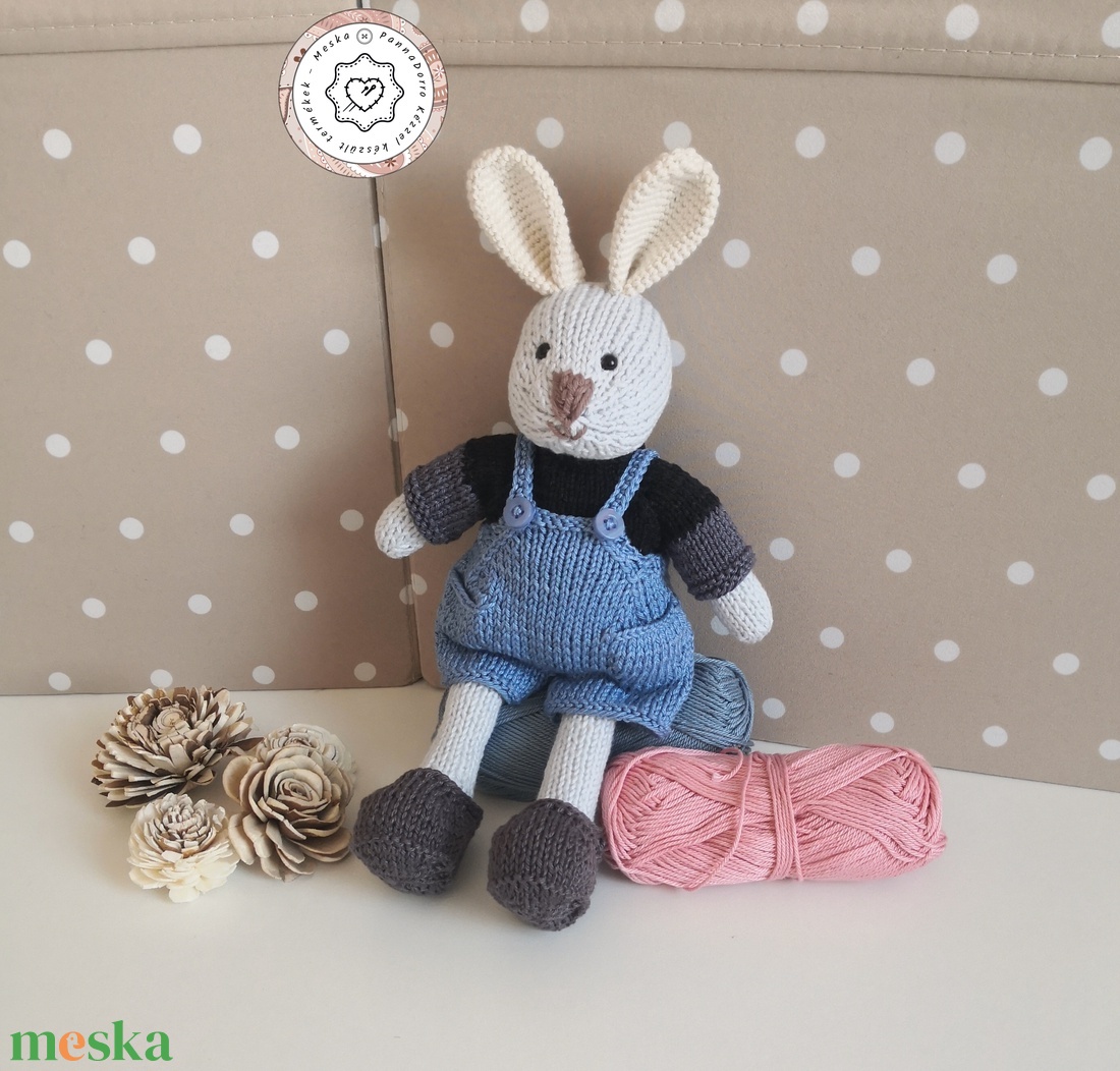 Nyuszi játékbaba, kötött amigurumi, öltöztethető fiú nyuszóka figura, kötött levehető nadrág, cipő, pulóverrel - játék & sport - baba & babaház - öltöztethető baba - Meska.hu Nyuszi játékbaba, kötött amigurumi, öltöztethető fiú nyuszóka figura, kötött levehető nadrág, cipő, pulóverrel - játék & sport - baba & babaház - öltöztethető baba - Meska.hu