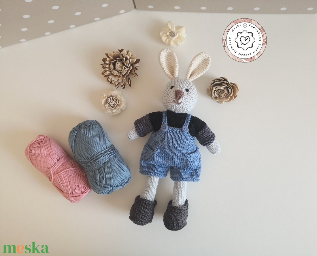 Nyuszi játékbaba, kötött amigurumi, öltöztethető fiú nyuszóka figura, kötött levehető nadrág, cipő, pulóverrel - játék & sport - baba & babaház - öltöztethető baba - Meska.hu Nyuszi játékbaba, kötött amigurumi, öltöztethető fiú nyuszóka figura, kötött levehető nadrág, cipő, pulóverrel - játék & sport - baba & babaház - öltöztethető baba - Meska.hu