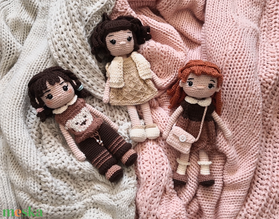 Horgolt amigurumi baba, öltöztethető kislány, levehető kötött ruhával, pamutból készült játék, dekoráció - játék & sport - baba & babaház - baba - Meska.hu Horgolt amigurumi baba, öltöztethető kislány, levehető kötött ruhával, pamutból készült játék, dekoráció - játék & sport - baba & babaház - baba - Meska.hu
