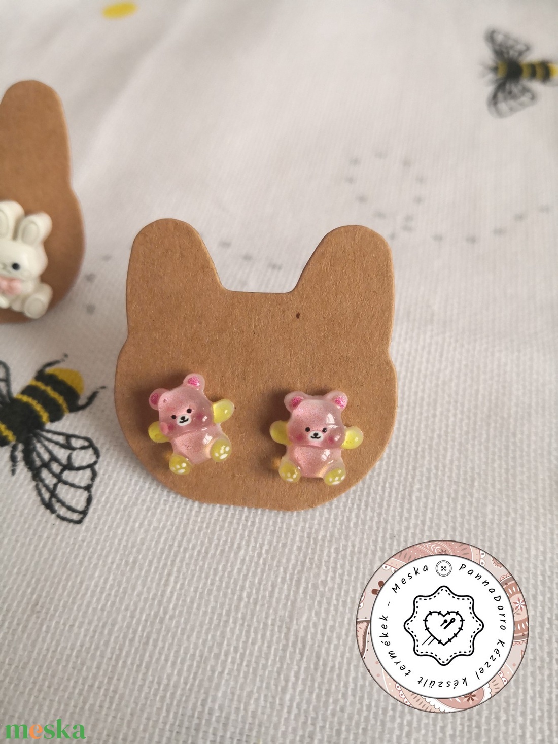 Nyuszi fülbevaló bizsu, macis cuki ékszer, vidám divatos kiegészítő, apró ajándék, kawaii meglepetés - ékszer - fülbevaló - pötty fülbevaló - Meska.hu Nyuszi fülbevaló bizsu, macis cuki ékszer, vidám divatos kiegészítő, apró ajándék, kawaii meglepetés - ékszer - fülbevaló - pötty fülbevaló - Meska.hu