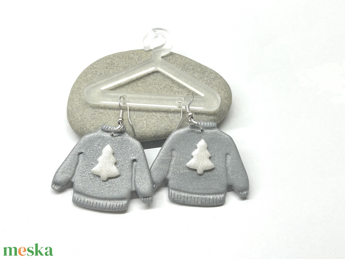 Ezüst �csúnya pulcsi gyurmafülbevaló - ékszer - fülbevaló - lógó fülbevaló - Meska.hu