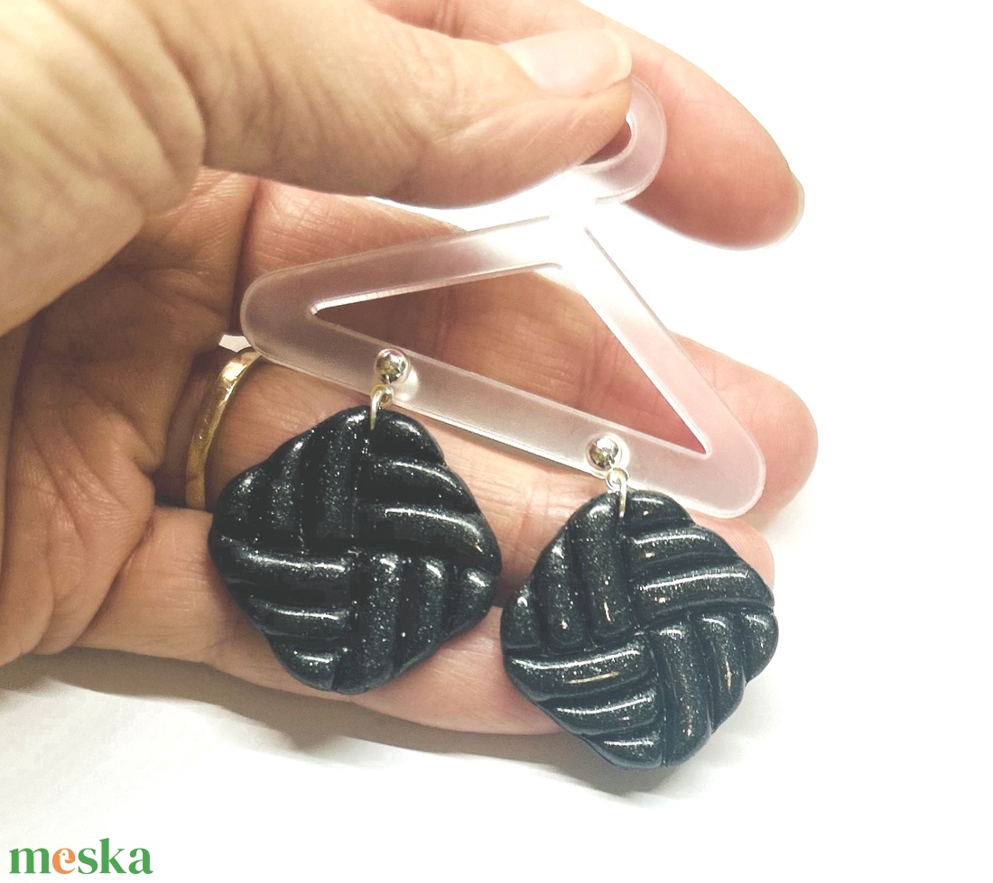 Különleges csavart négyszög gyurmafülbevaó - ékszer - fülbevaló - lógó fülbevaló - Meska.hu