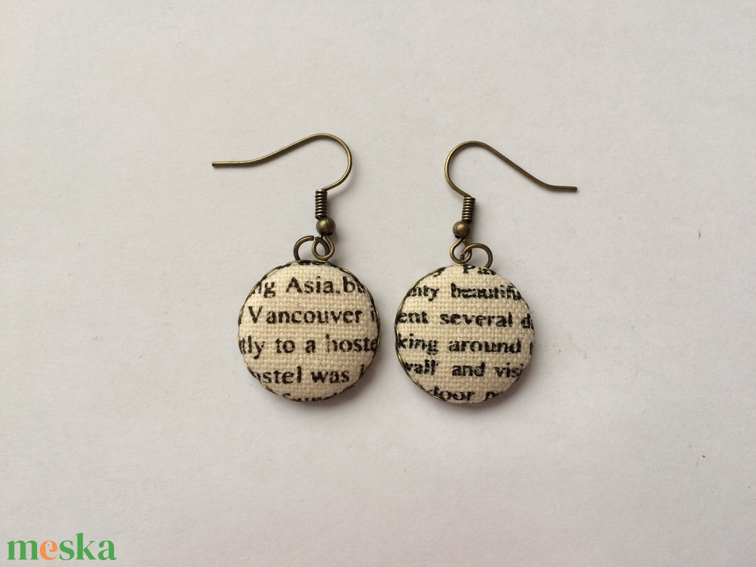 Feliratos lógós fülbevaló - ékszer - fülbevaló - lógós kerek fülbevaló - Meska.hu