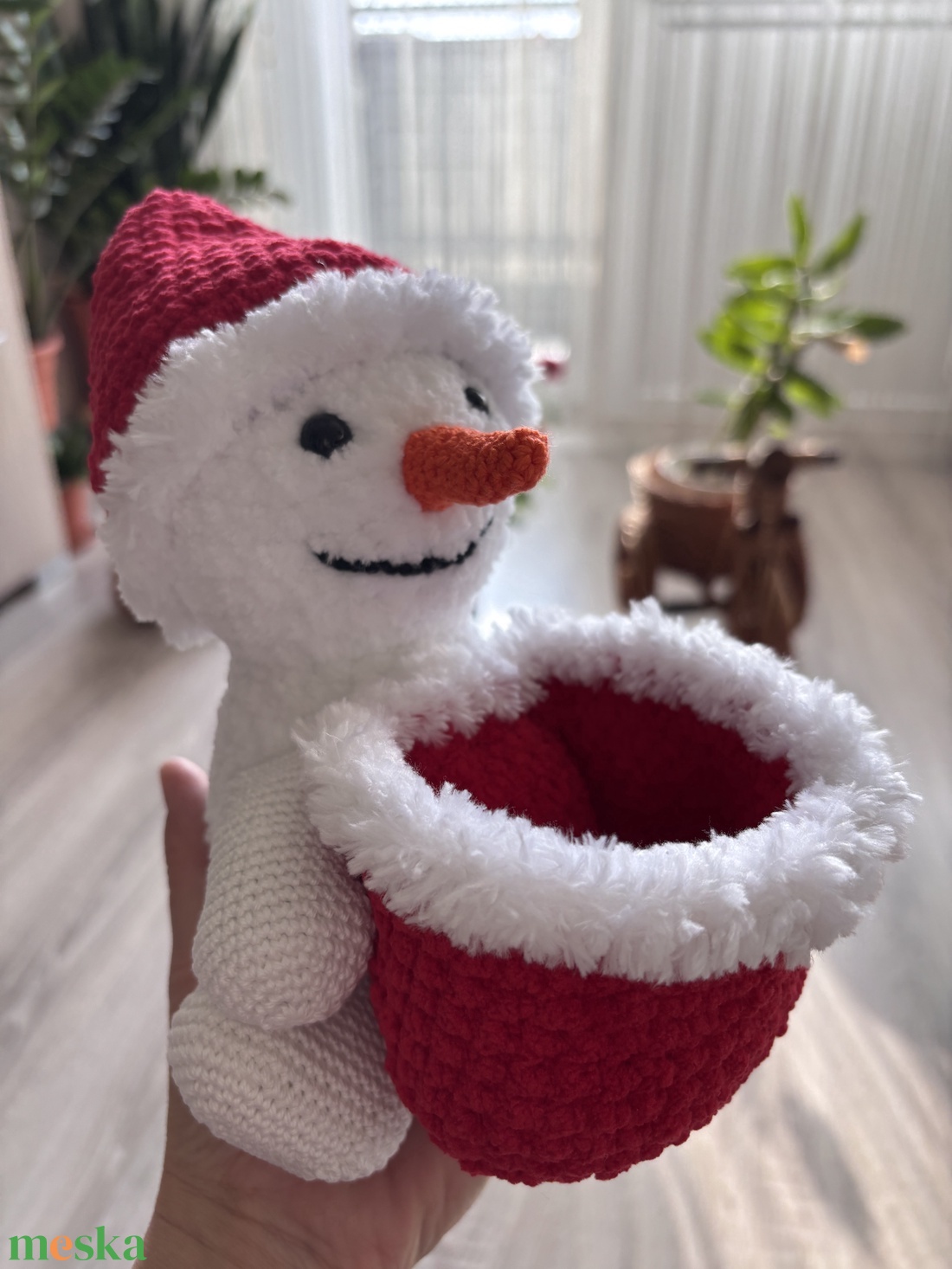 � Horgolt hóember piros csokikosárral � egyedi karácsonyi dekoráció ��� - karácsony - adventi díszek - adventi asztaldísz - Meska.hu