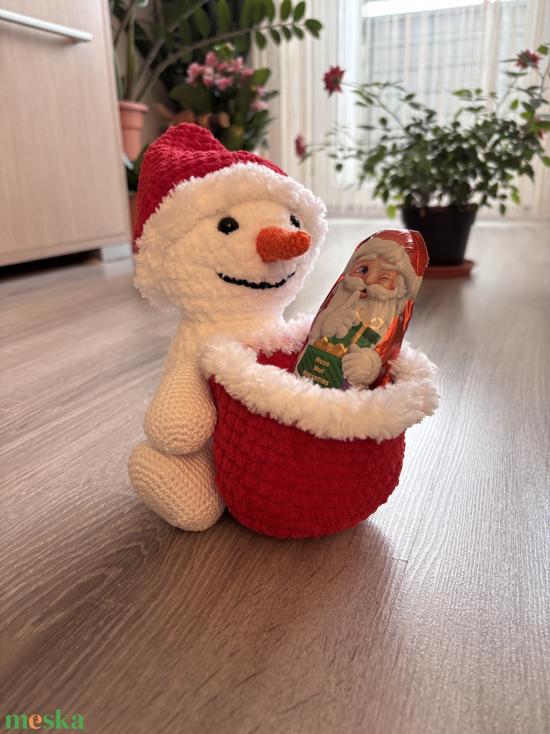 � Horgolt hóember piros csokikosárral � egyedi karácsonyi dekoráció ��� - karácsony - adventi díszek - adventi asztaldísz - Meska.hu