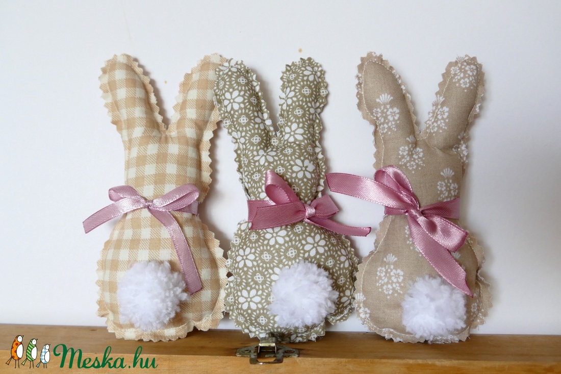 Három, húsvéti textil nyuszi, pom-pom farokkal (pirosak) -  - Meska.hu