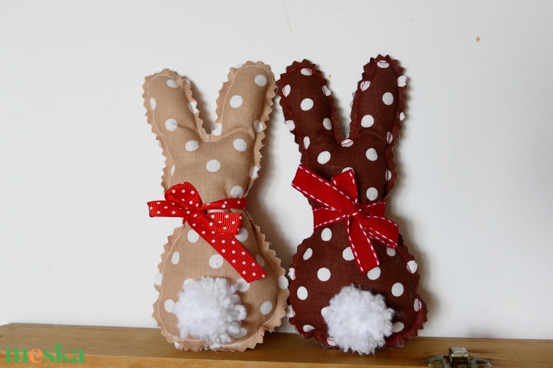 Három, húsvéti textil nyuszi, pom-pom farokkal (pirosak) -  - Meska.hu