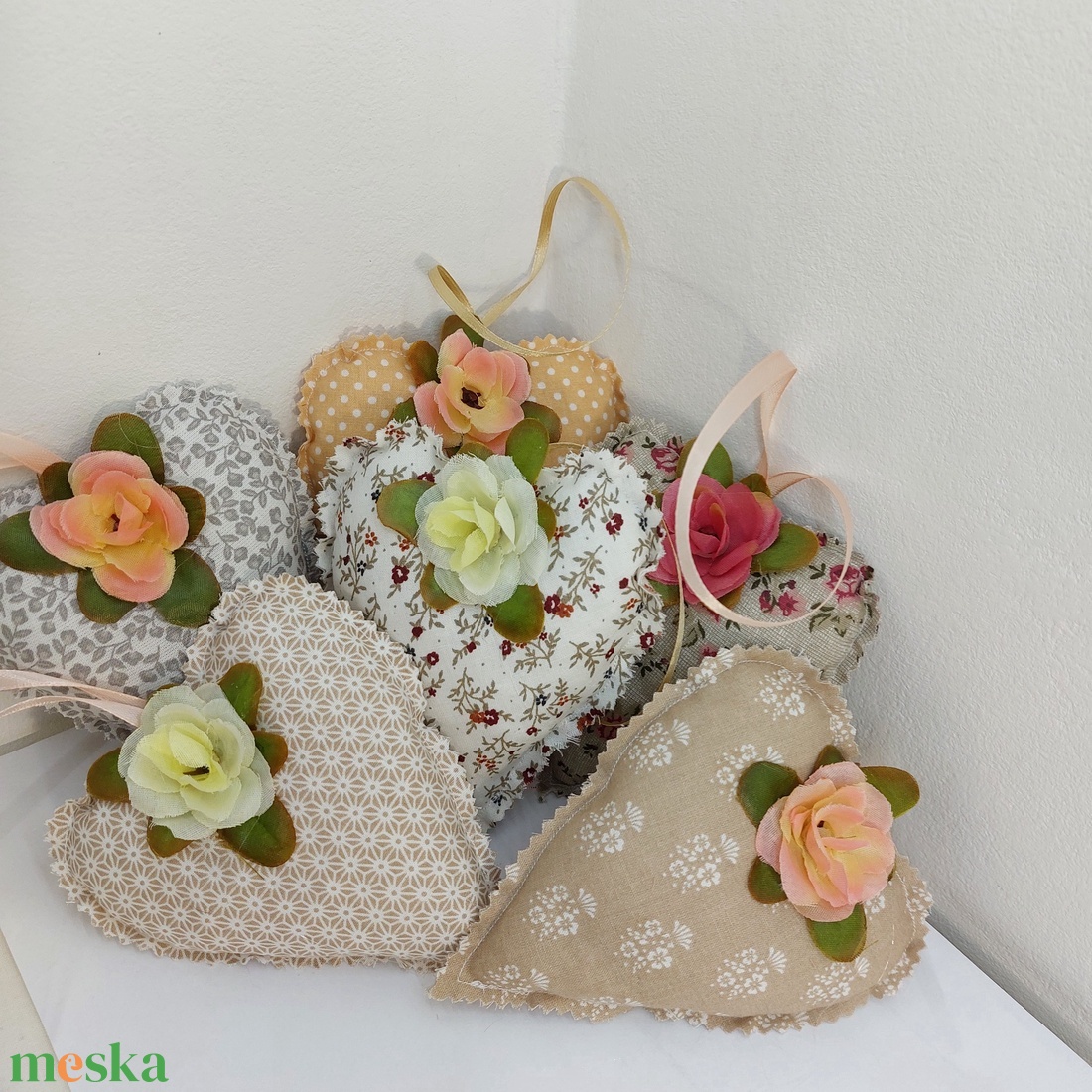 Kézműves  virágos szív dísz Pannikától - otthon & életmód - dekoráció - dísztárgy - Meska.hu