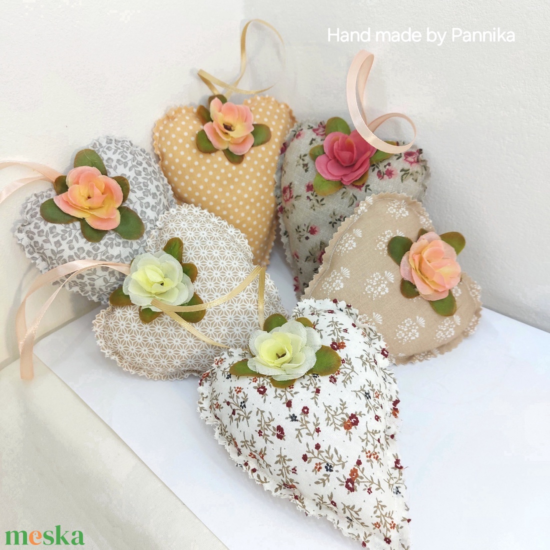 Kézműves  virágos szív dísz Pannikától - otthon & életmód - dekoráció - dísztárgy - Meska.hu