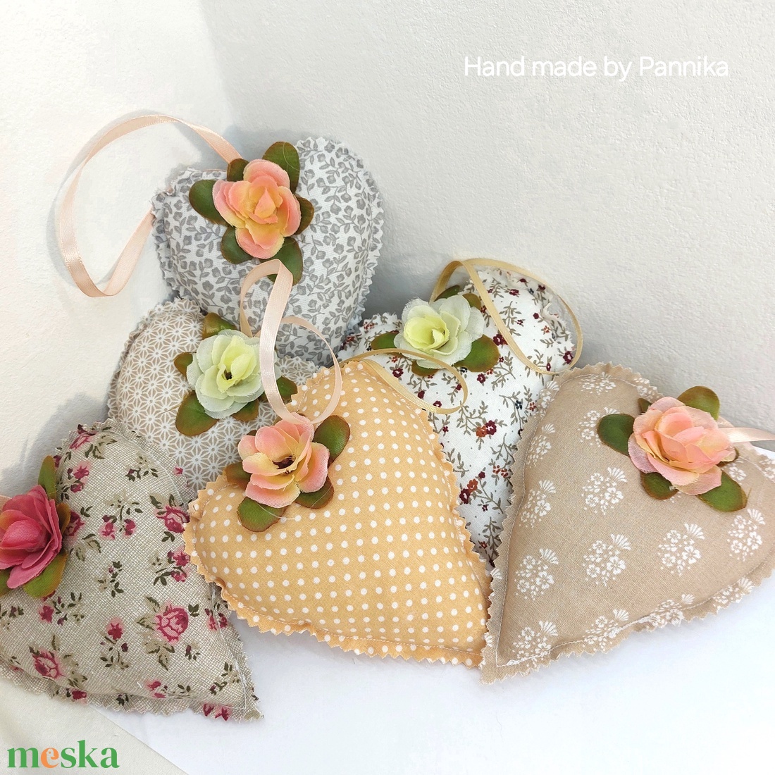 Kézműves pöttyös szív dísz Pannikától - otthon & életmód - dekoráció - dísztárgy - Meska.hu