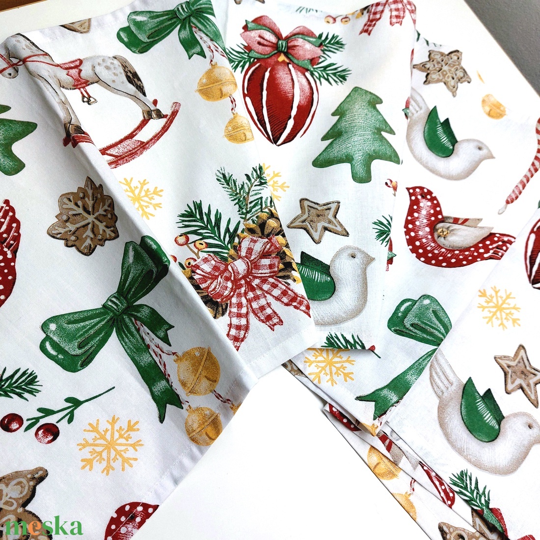 Akció! Karácsonyi asztalterítő, asztali futó ( hintalovas, karácsonyi díszes) - karácsony - karácsonyi lakásdekoráció - ünnepi asztaldekoráció - Meska.hu