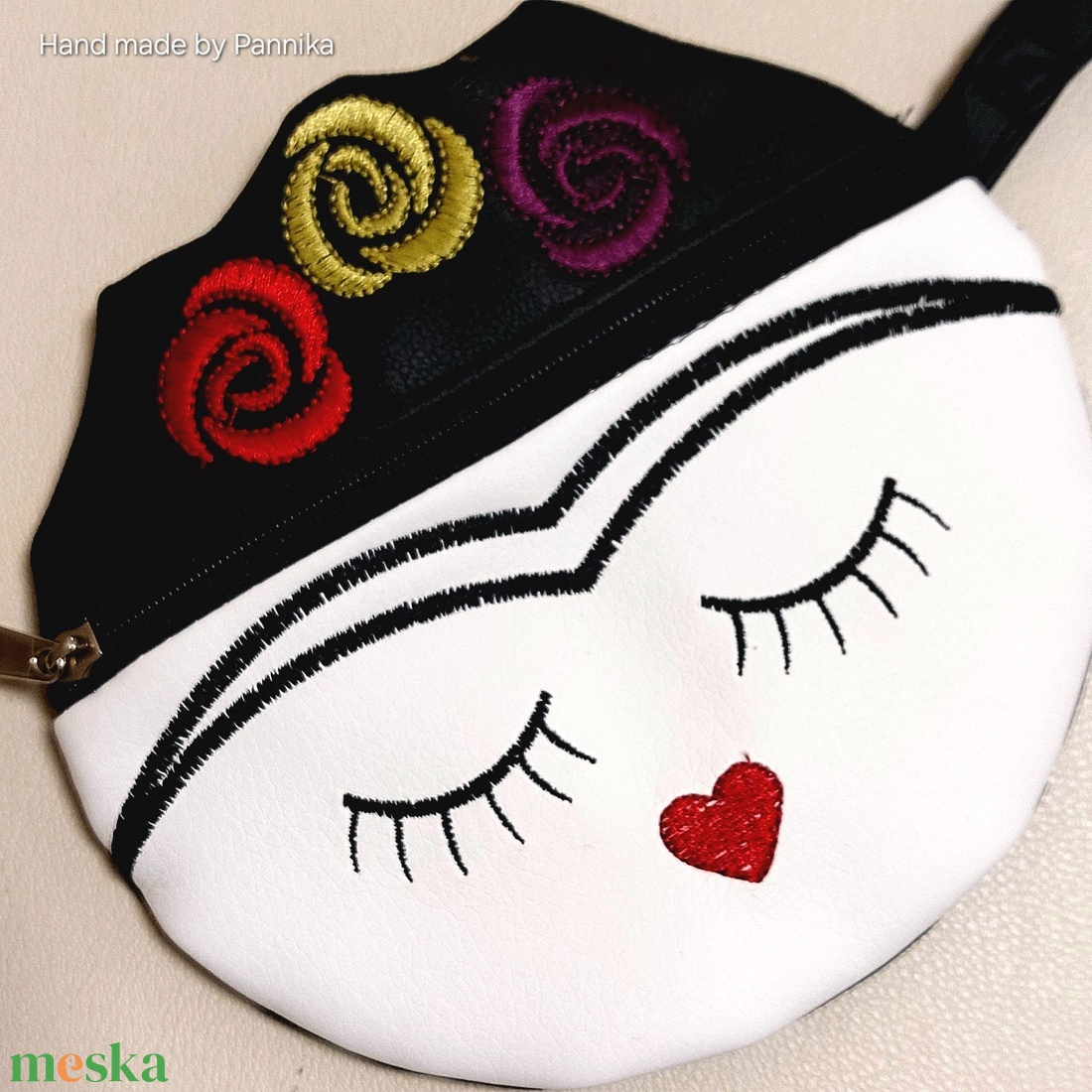 Frida Kahlo mintás nesszesszer, pénztárca, bármittartó. Frida hímzéssel - táska & tok - neszesszer - Meska.hu