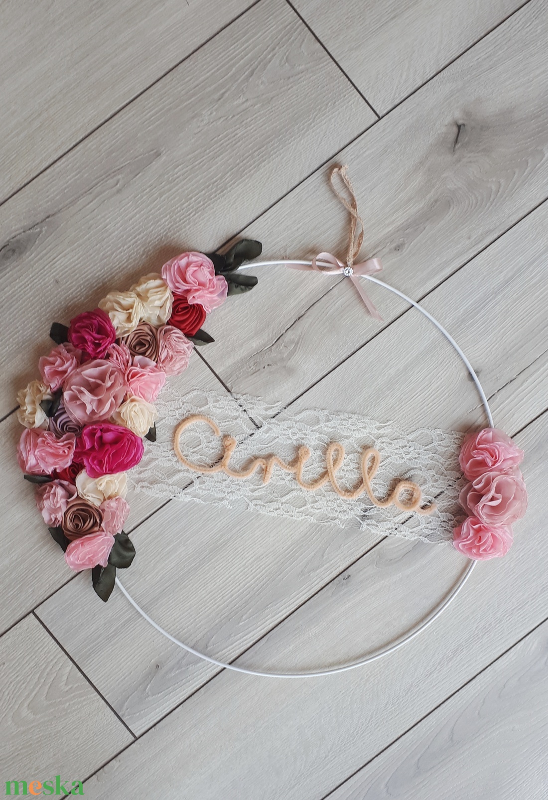 Egyedi névdekor, névtábla, kopogtató csipkével gyerekszoba és babaszoba dekoráció - otthon & életmód - dekoráció - Meska.hu