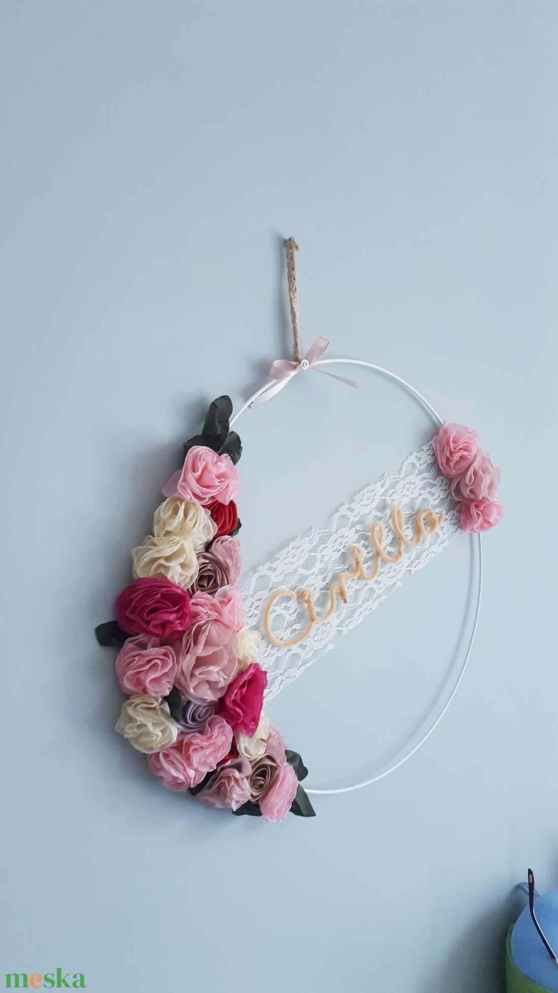 Egyedi névdekor, névtábla, kopogtató csipkével gyerekszoba és babaszoba dekoráció - otthon & életmód - dekoráció - Meska.hu