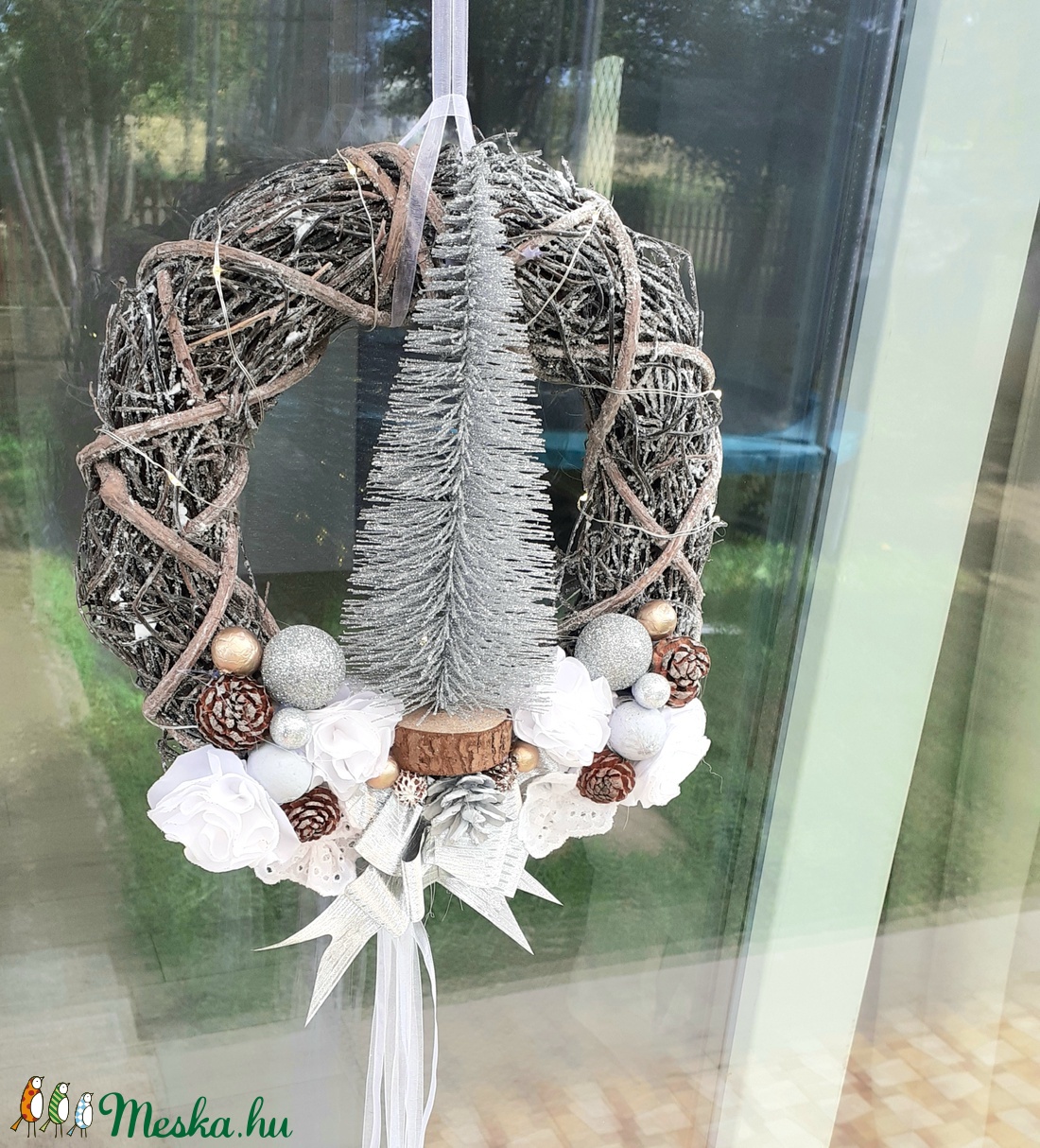 Karácsonyi rusztikus, ezüst-fehér kopogtató, ajtódísz Led világítással. Advent. - karácsony - karácsonyi lakásdekoráció - karácsonyi ajtódíszek - Meska.hu