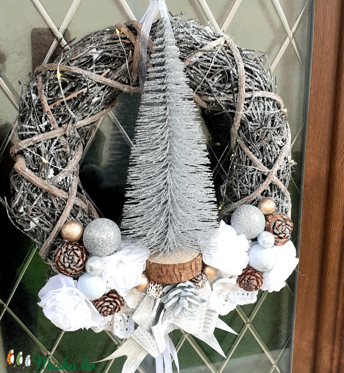 Karácsonyi rusztikus, ezüst-fehér kopogtató, ajtódísz Led világítással. Advent. - karácsony - karácsonyi lakásdekoráció - karácsonyi ajtódíszek - Meska.hu