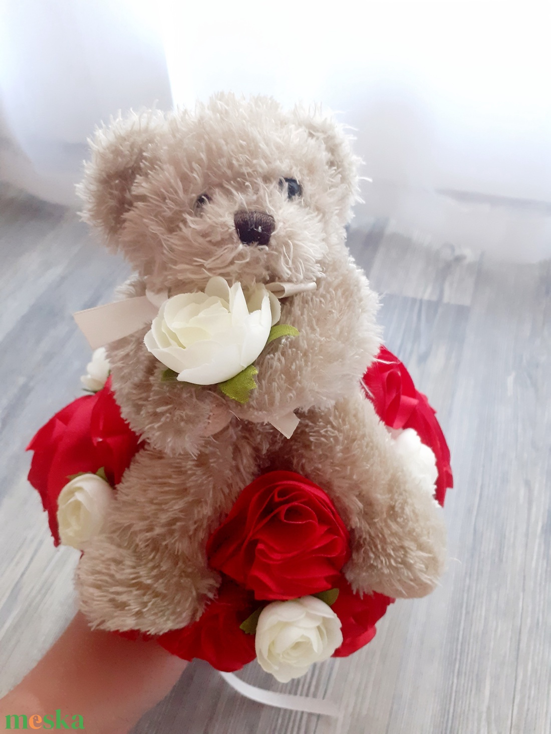 Piros örökvirág virágcsokor macival - otthon & életmód - dekoráció - virágdísz és tartó - csokor & virágdísz - Meska.hu