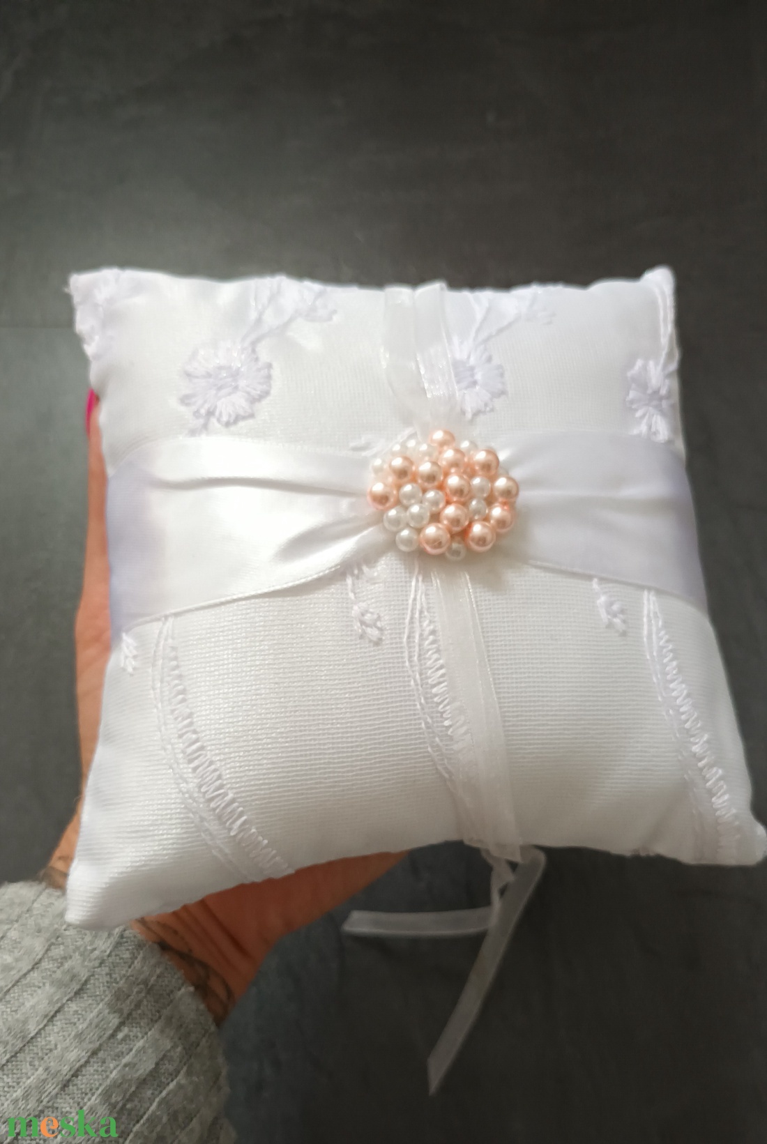 Barack gyöngyös gyűrűpárna - esküvő - kiegészítők - gyűrűtartó & gyűrűpárna - Meska.hu