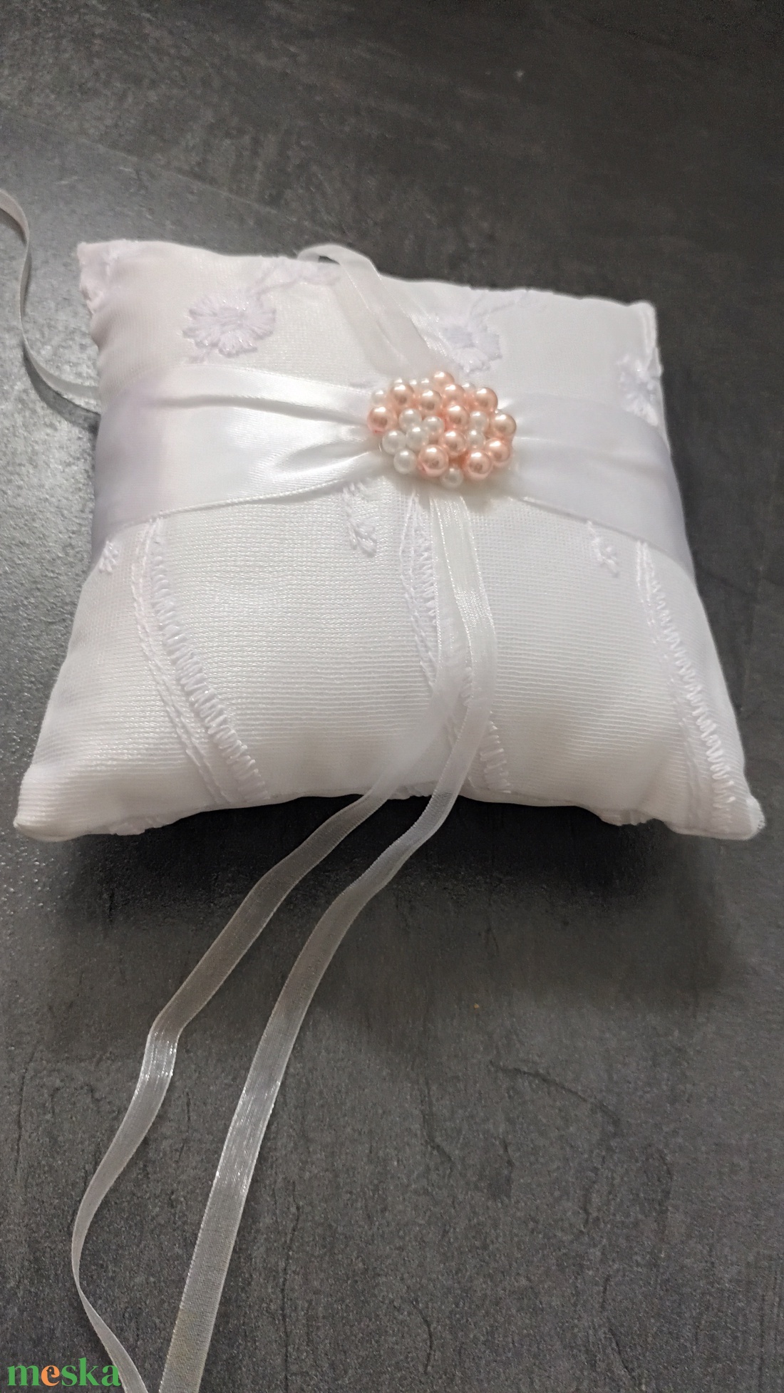 Barack gyöngyös gyűrűpárna - esküvő - kiegészítők - gyűrűtartó & gyűrűpárna - Meska.hu