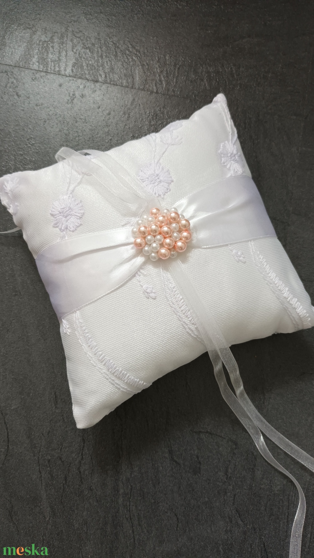 Barack gyöngyös gyűrűpárna - esküvő - kiegészítők - gyűrűtartó & gyűrűpárna - Meska.hu