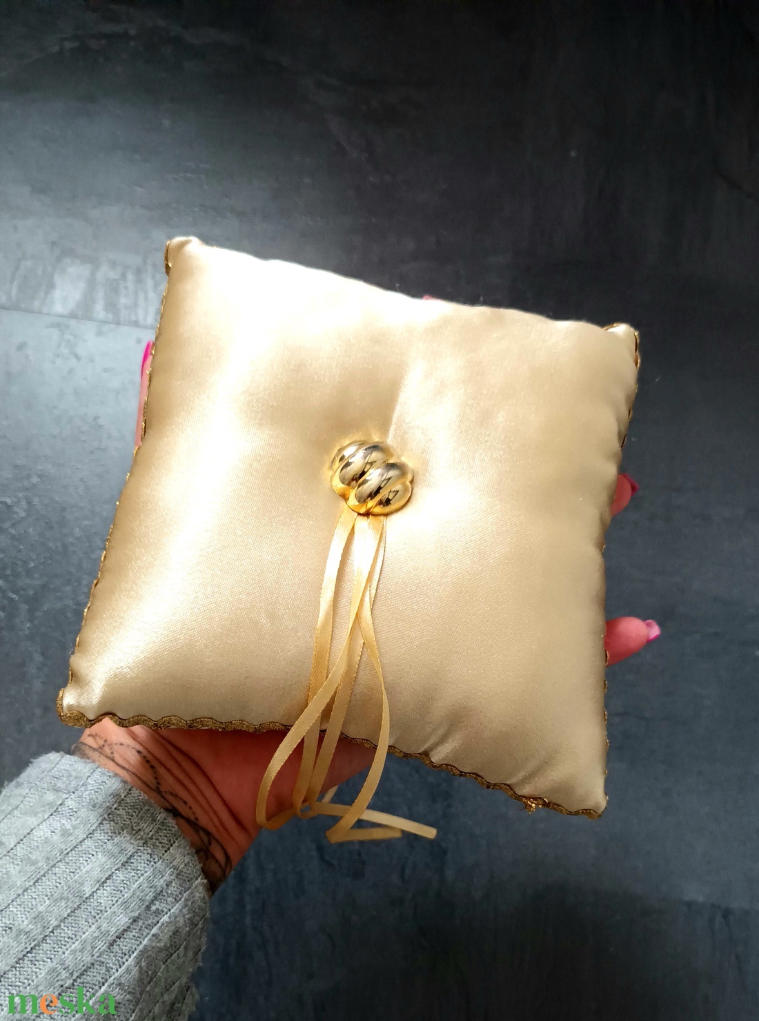 Arany szatén gyűrűpárna - esküvő - kiegészítők - gyűrűtartó & gyűrűpárna - Meska.hu