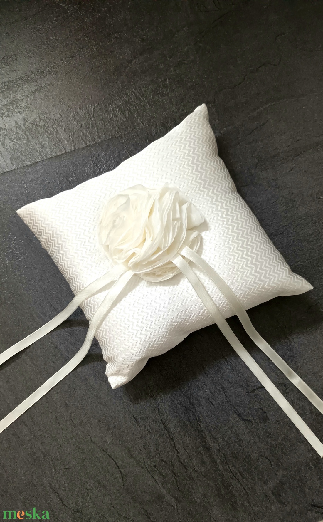 Törtfehér gyűrűpárna - esküvő - kiegészítők - gyűrűtartó & gyűrűpárna - Meska.hu