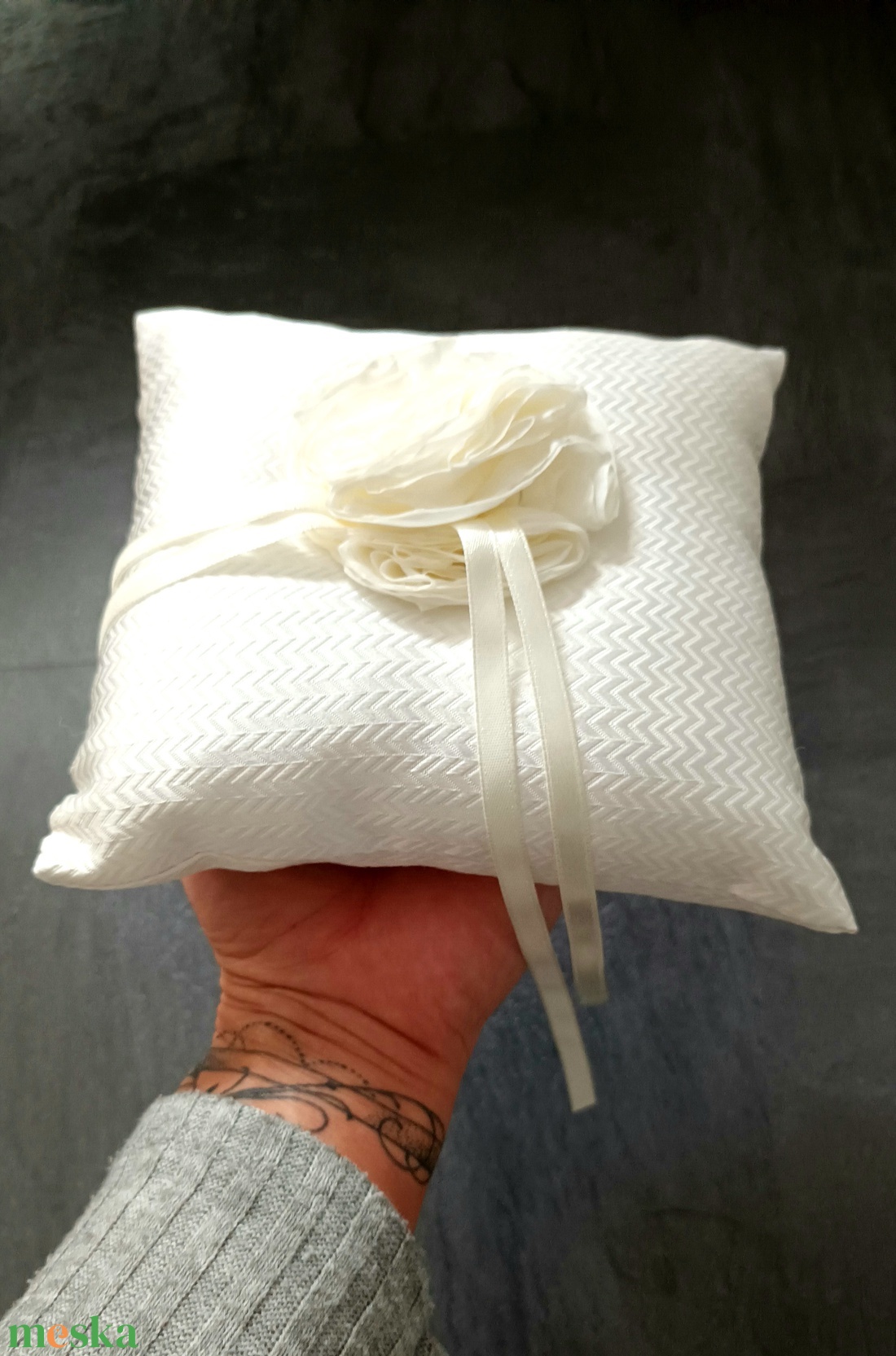 Törtfehér gyűrűpárna - esküvő - kiegészítők - gyűrűtartó & gyűrűpárna - Meska.hu