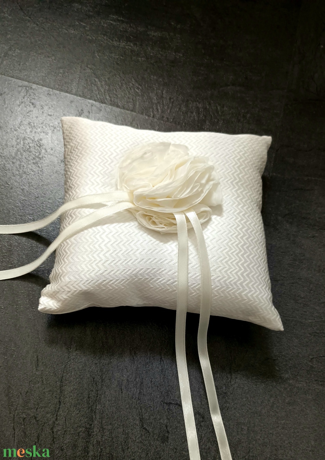 Törtfehér gyűrűpárna - esküvő - kiegészítők - gyűrűtartó & gyűrűpárna - Meska.hu