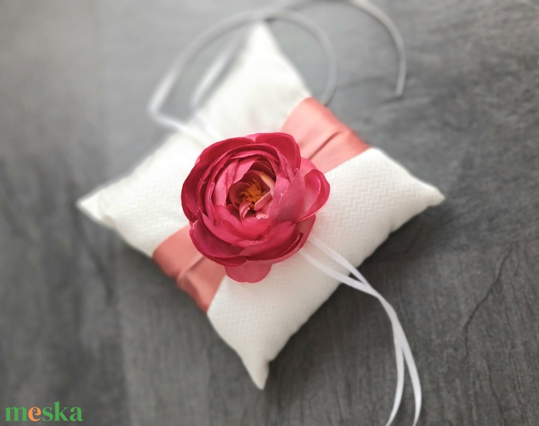 Virágos Gyűrűpárna, mályva, esküvő - esküvő - kiegészítők - gyűrűtartó & gyűrűpárna - Meska.hu