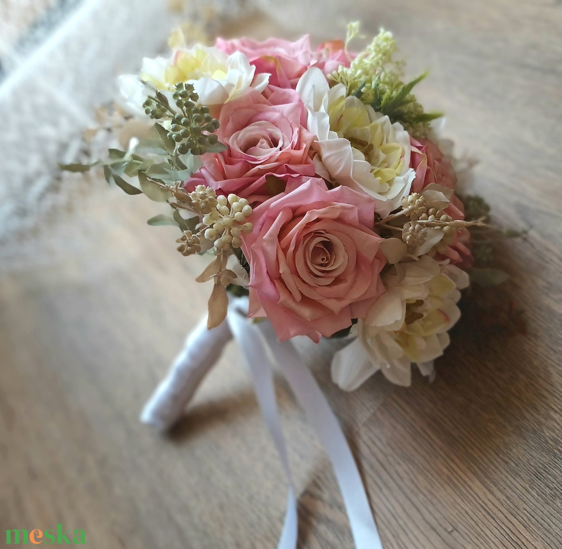 Csodás menyasszonyi csokor prémium virágokból - esküvő - menyasszonyi- és dobócsokor - Meska.hu