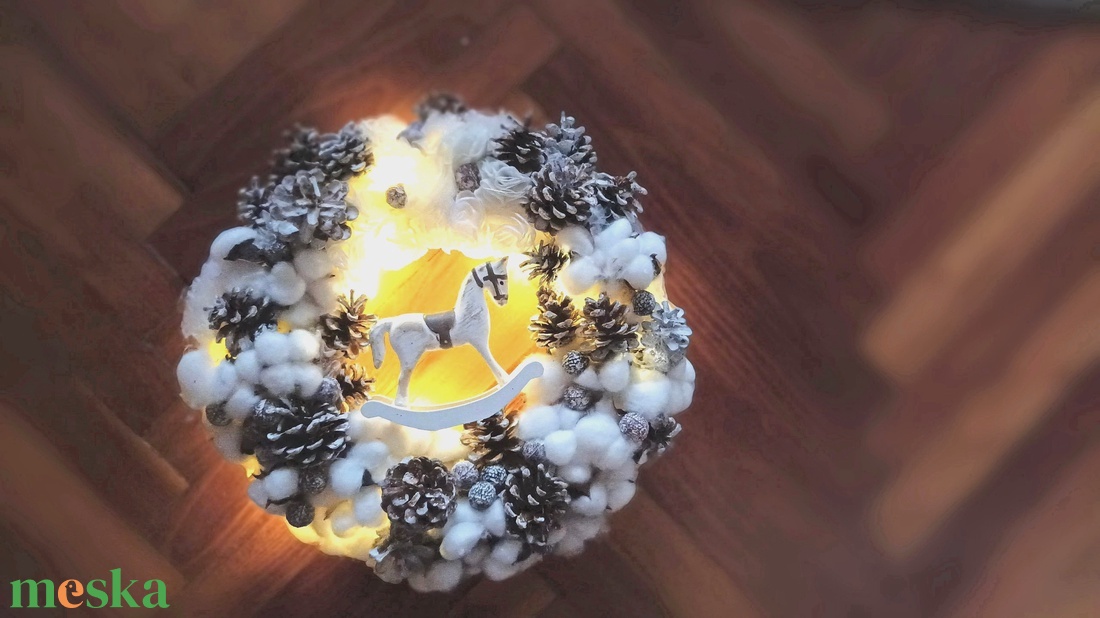 Hintaló ajtódísz/kopogtató világítással - karácsony - adventi díszek - adventi ajtódísz - Meska.hu