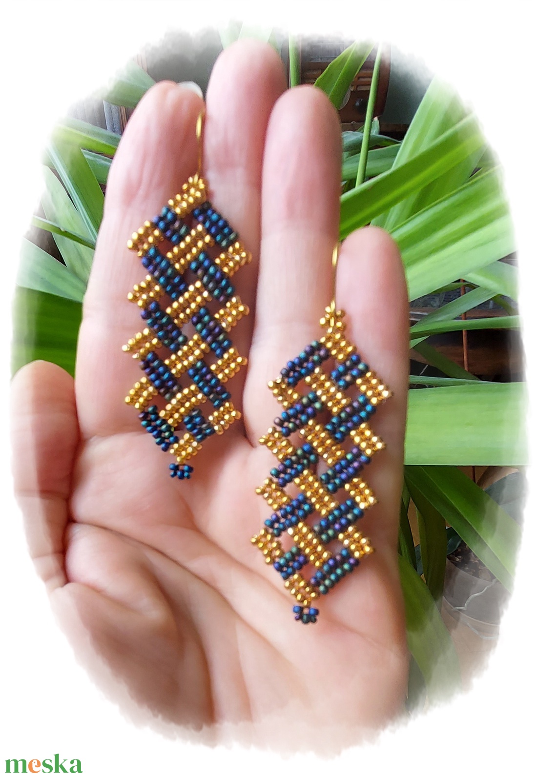 Kék-arany szövött mintás gyöngy fülbevaló - ékszer - fülbevaló - lógó fülbevaló - Meska.hu