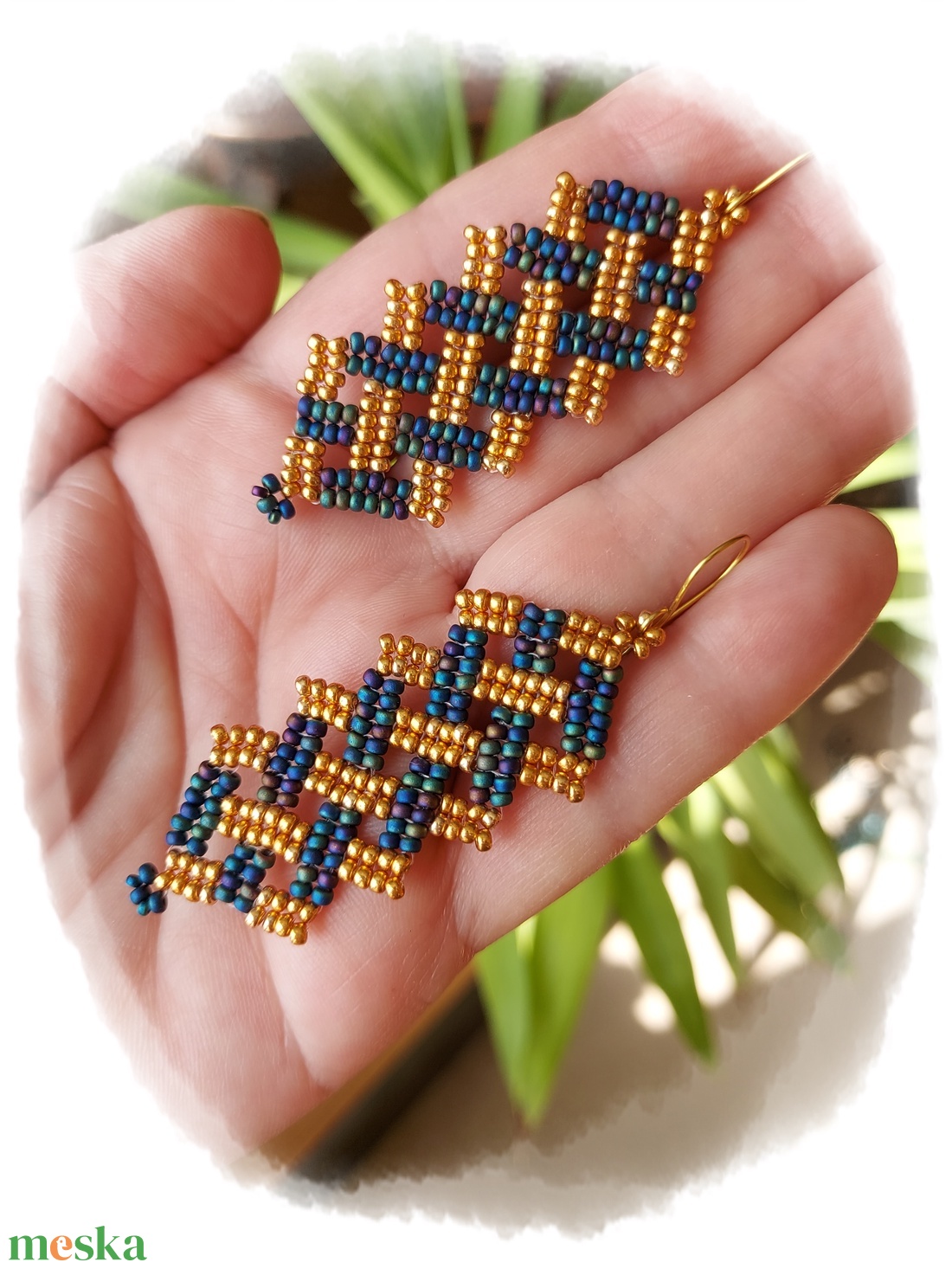 Kék-arany szövött mintás gyöngy fülbevaló - ékszer - fülbevaló - lógó fülbevaló - Meska.hu