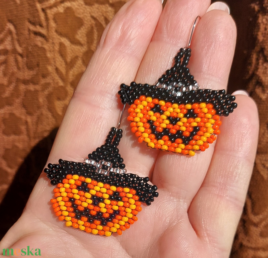 Halloweeni töklámpás gyöngyfülbevaló - ékszer - fülbevaló - lógó fülbevaló - Meska.hu Halloweeni töklámpás gyöngyfülbevaló - ékszer - fülbevaló - lógó fülbevaló - Meska.hu