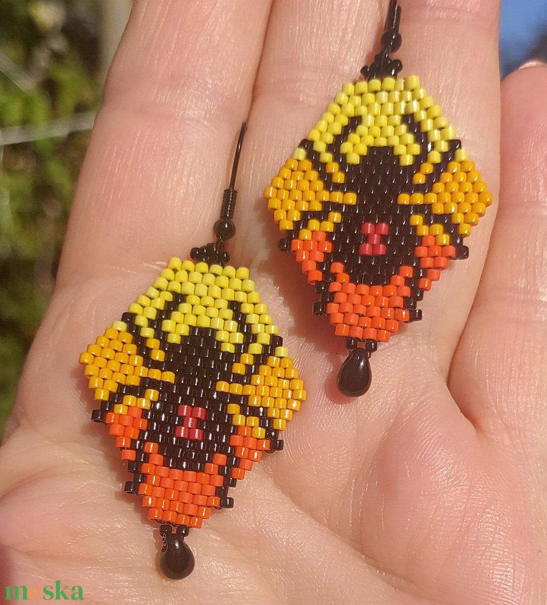Halloweeni pókos gyöngyfülbevaló - ékszer - fülbevaló - lógó fülbevaló - Meska.hu Halloweeni pókos gyöngyfülbevaló - ékszer - fülbevaló - lógó fülbevaló - Meska.hu