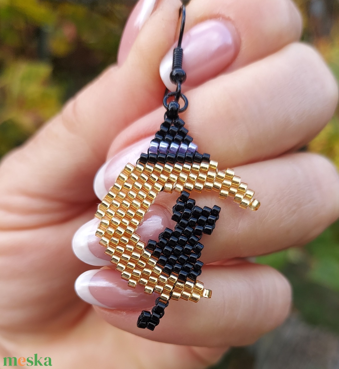 A boszorkány macskája gyöngyfülbevaló - ékszer - fülbevaló - lógó fülbevaló - Meska.hu