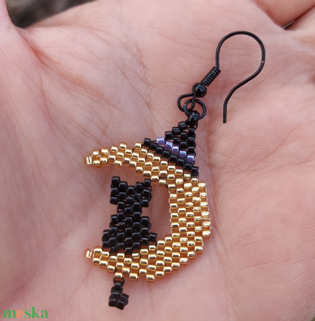 A boszorkány macskája gyöngyfülbevaló - ékszer - fülbevaló - lógó fülbevaló - Meska.hu