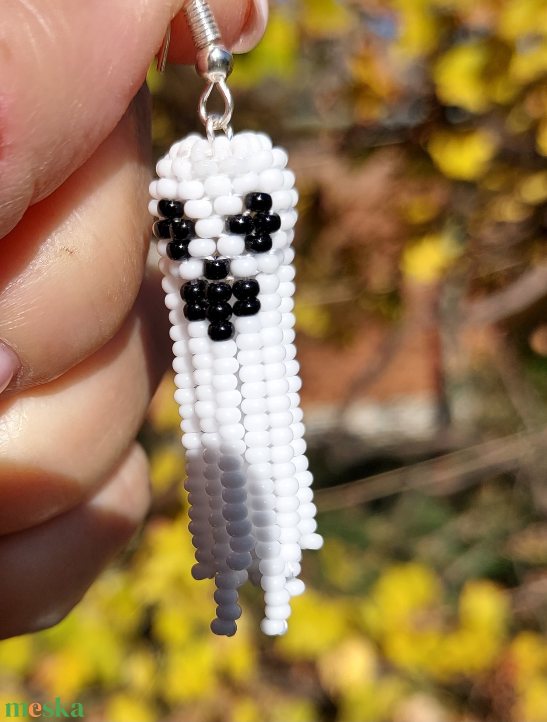 Halloweeni szellem gyöngyfülbevaló - ékszer - fülbevaló - lógó fülbevaló - Meska.hu